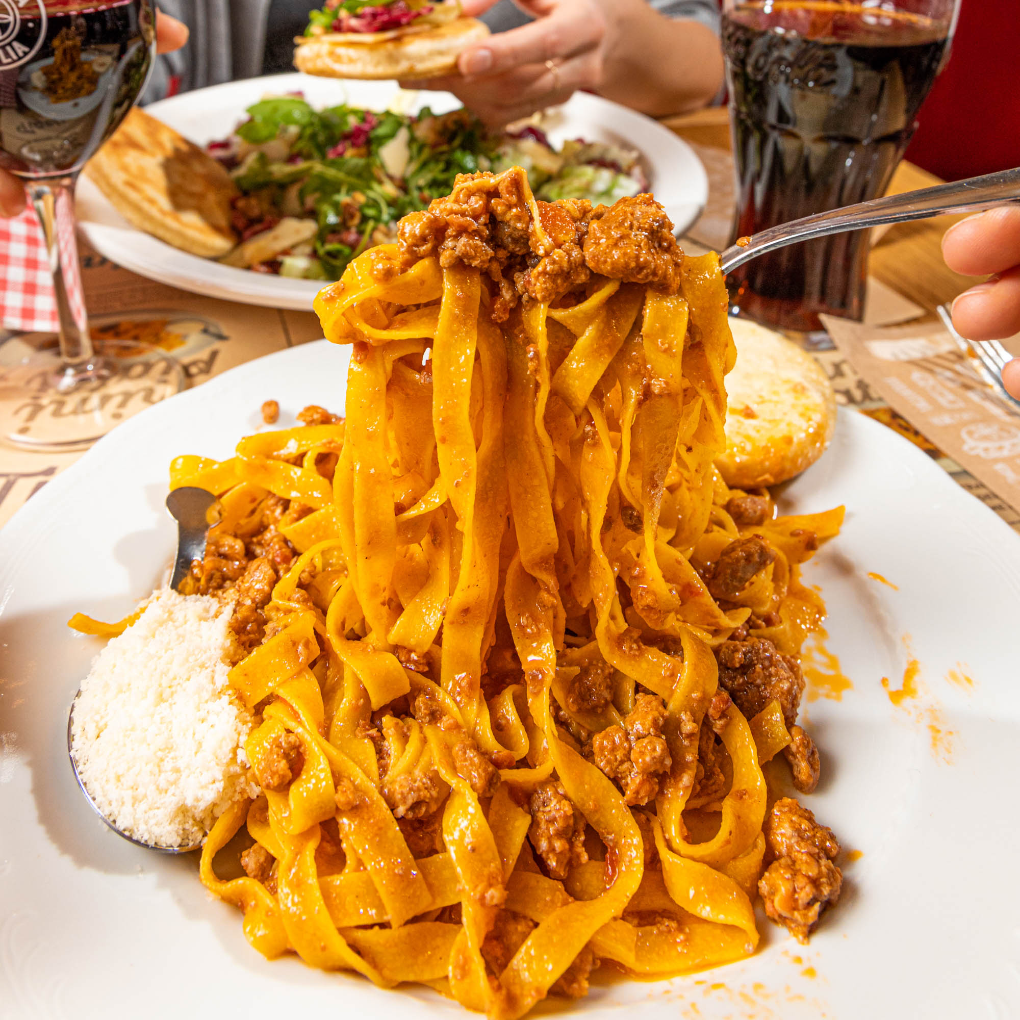 Tagliatelle fresche all'uovo con ragù bolognese